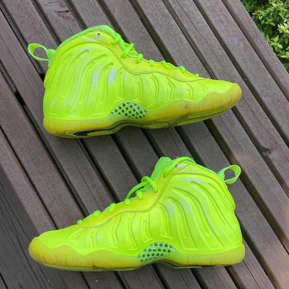 Nike Air Foamposite Pro Volt Women’s Size 7Y Big Kid Sneakers (2014) - Picture 2 of 12